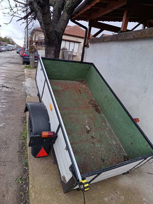 Ремарке за кола голямо