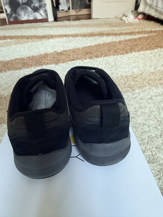 Продам мужские  кросовки