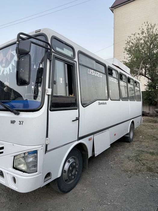Isuzu avtobus 2015 yil