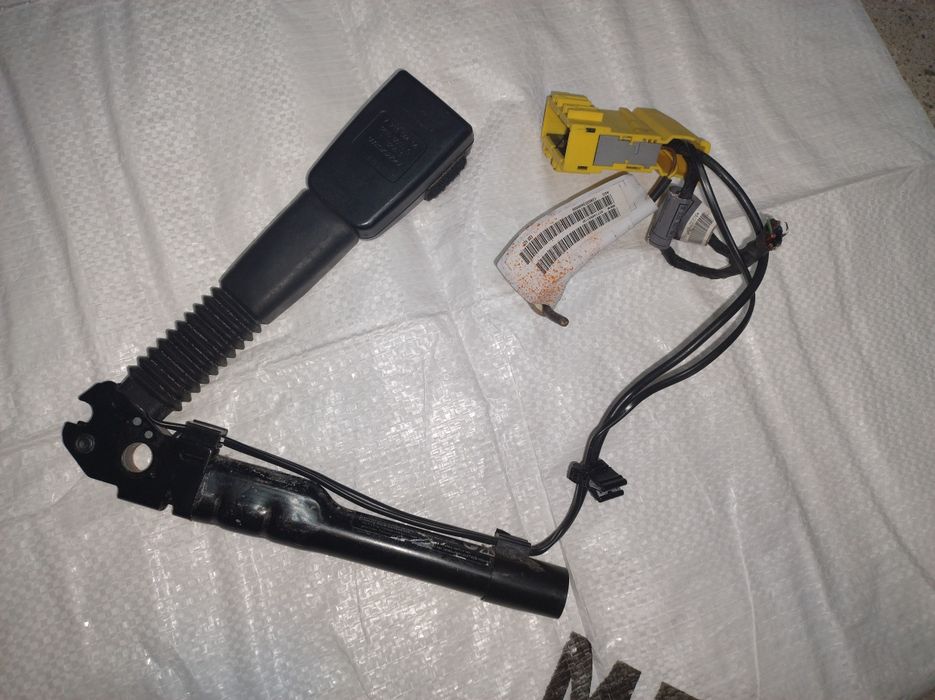 CD   BMW E87, centură, mâner BMW F32/30 plus alte piese