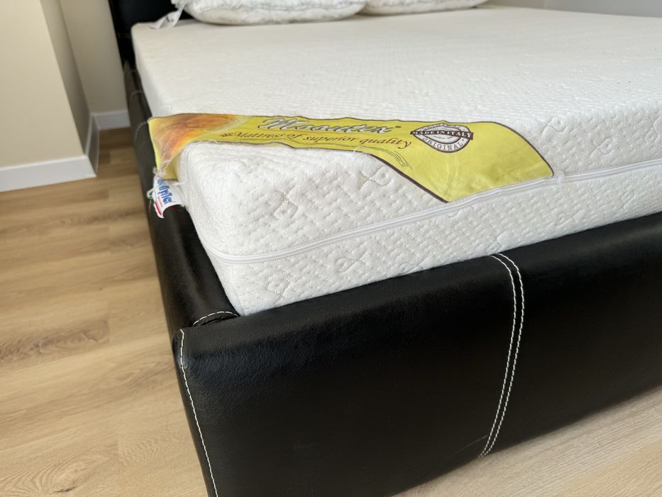 Кожена спалня с матрак- ТОП състояние