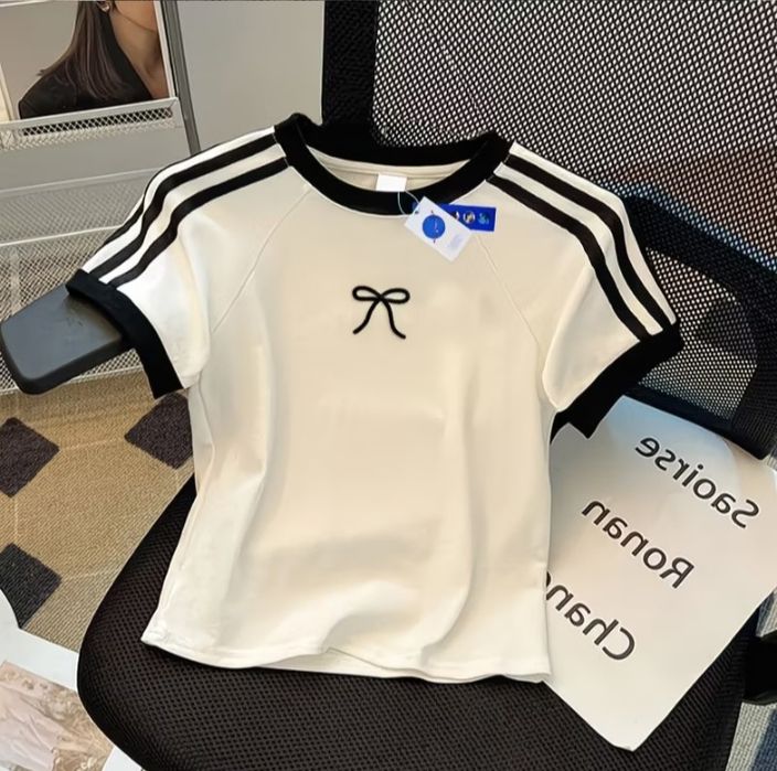 Qizlar uchun yozgi futbolka