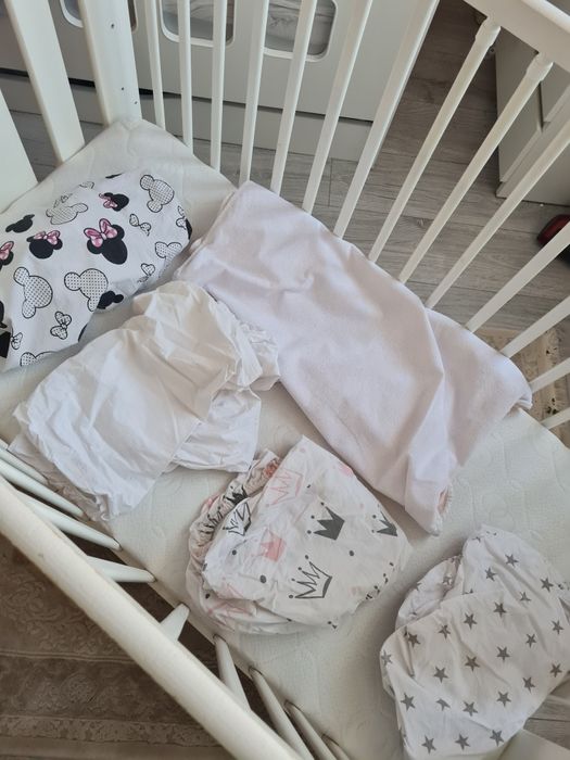 Patut bebe cu lenjerie și saltea incluse