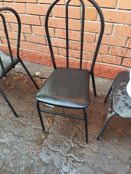 Продам стулья чорные