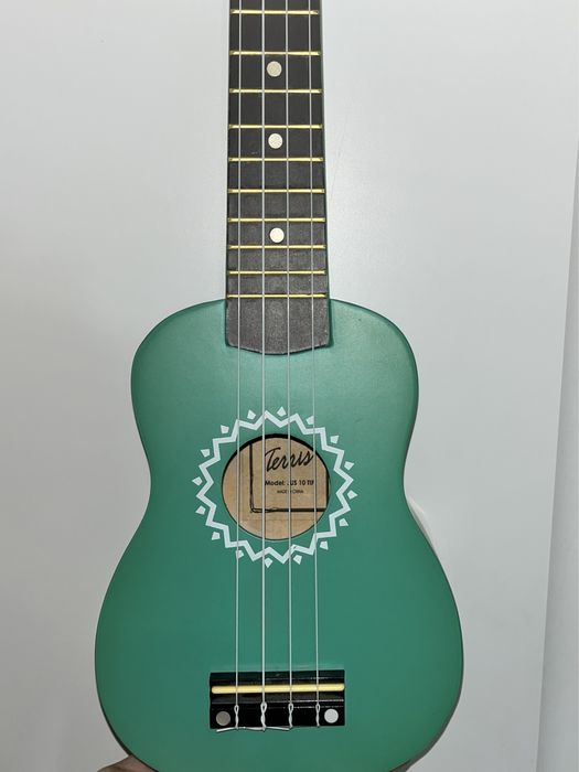 Музыкальный инструмент Укулеле