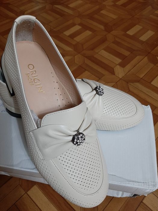 Продаю женский туфли