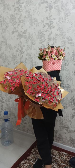 Buketlar Gul Qol mehnatidatayorlanganYumshoq oyinchoqlar