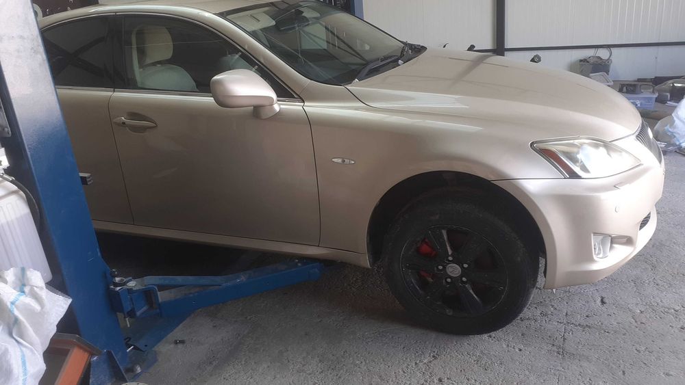 Dezmembrez Lexus IS 220