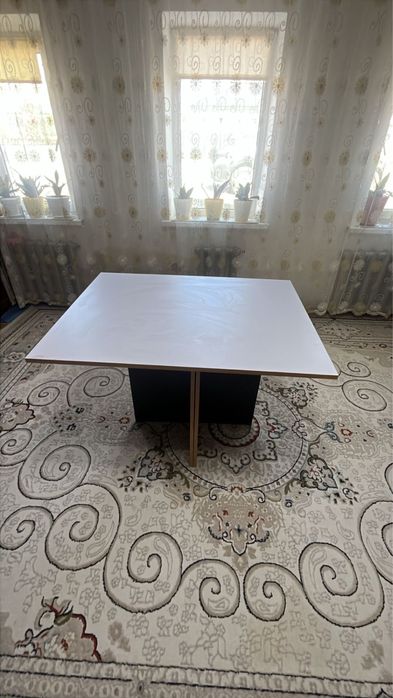 Кухонный    стол.