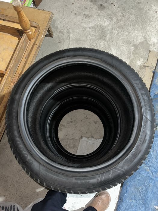 Продам летние шины 235/45/18