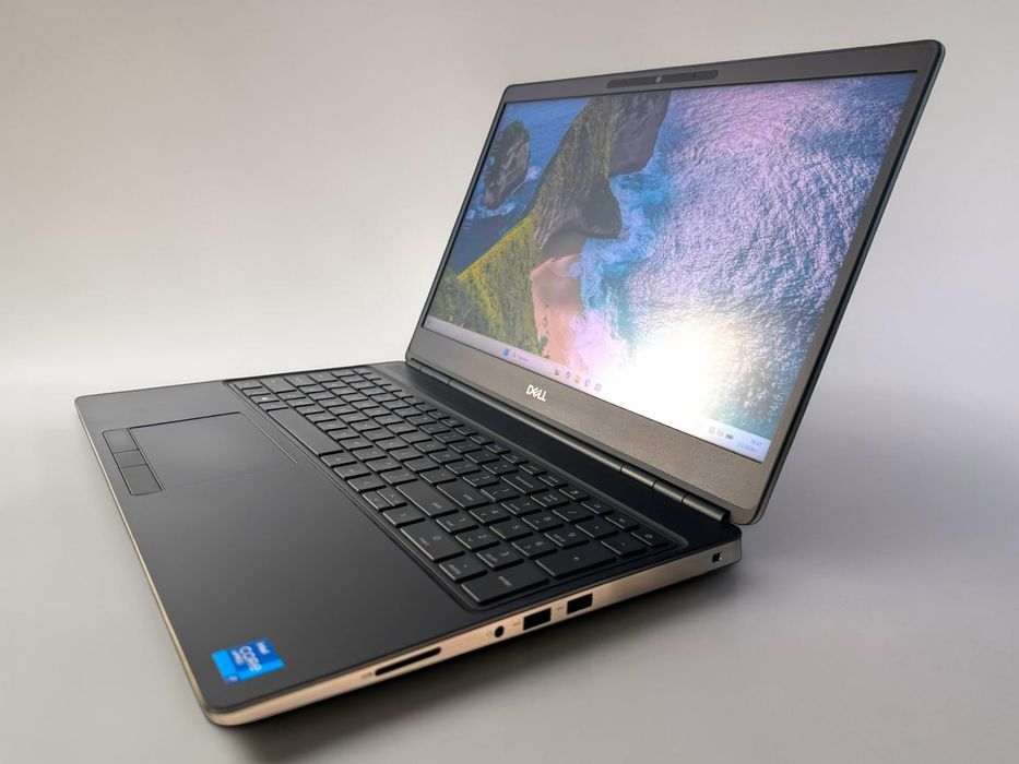 Dell Precision 7560 15,6 Full UHD i7-11850H 32RAM 512GB SSD RTX A3000 Перфектен! Гараниця!