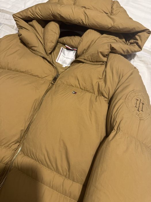Оригинално Зимно пухено яке без забележки.