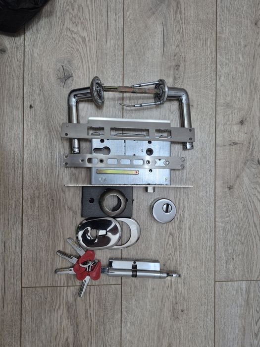 Замок врезнои,б/у ,состояние хорошее