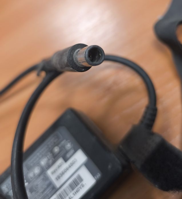 продам зарядку HP 65 w