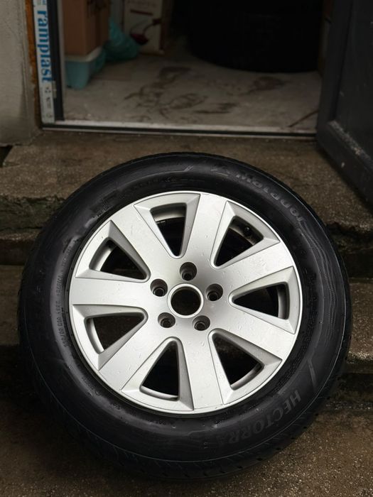Vând Set complect de jante și anvelope Audi VW
