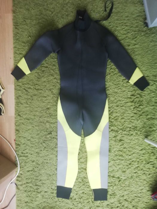 Costume neopren - marimi mici si medii