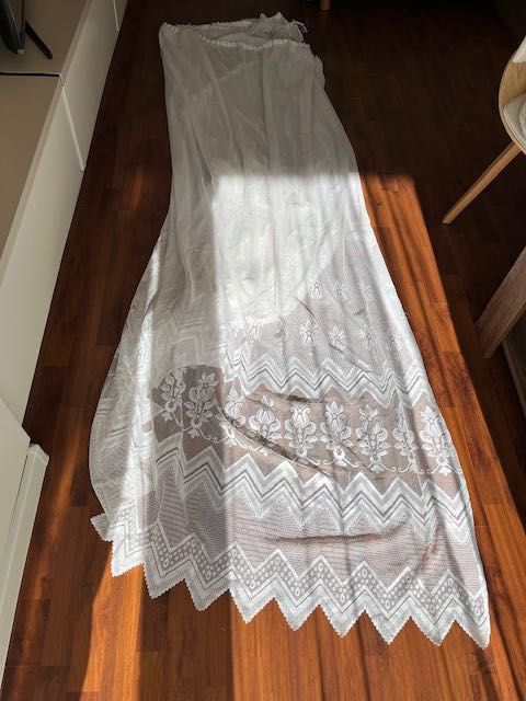 Бяло перде с кукички