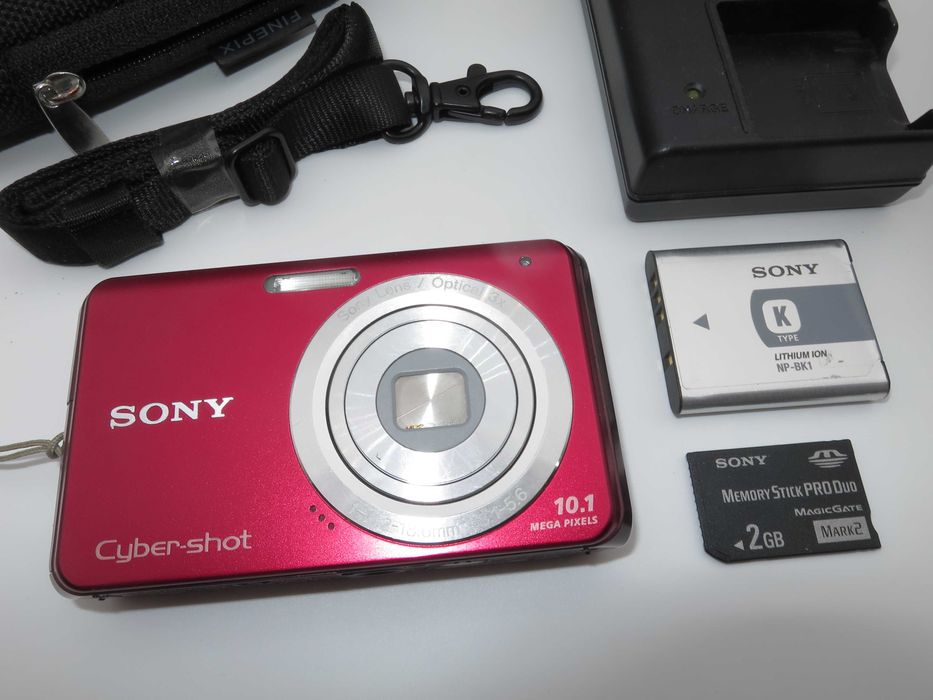 Sony Cyber-shot DSC W180 червен ултра компактен фотоапарат, малка цифрова камера, в отлично състояние, пълен комплект, тествана и работи перфектно