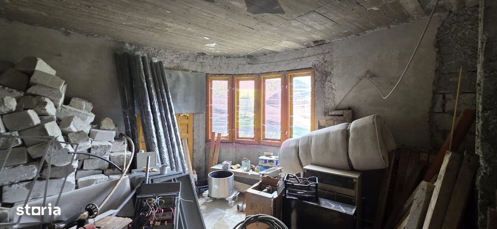 Casa batraneasca cu teren de vanzare in Busteni