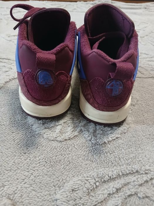 Vând  adidași  jordan originali