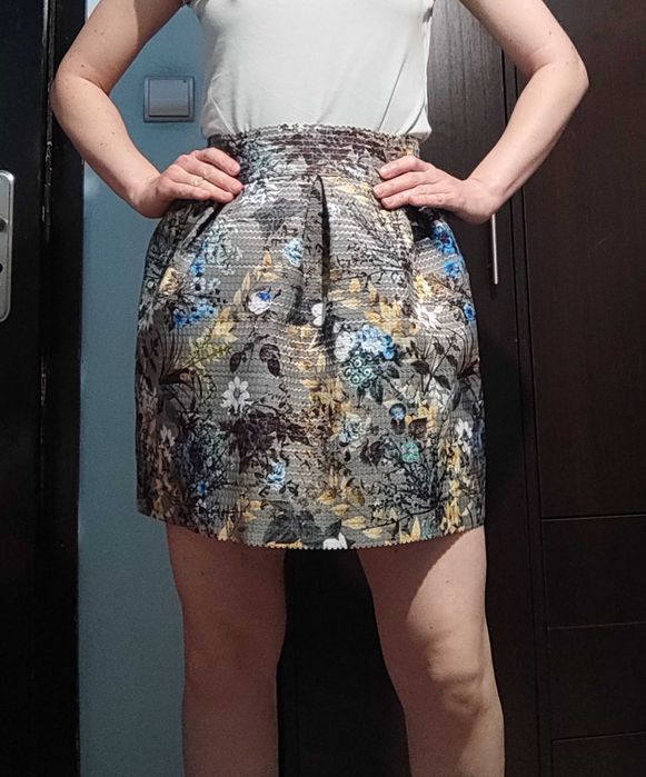 Блуза Sinsay Grinch, ватирана/ зелен  пуловер H&M/ Къса разкроена пола