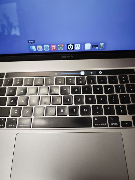 Vând macbook pro 16 inch