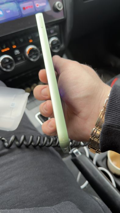 Телефона е на два месеца в много добро състояние