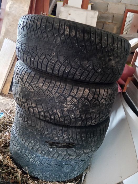 Продам резину зима 285 60R18