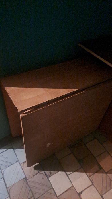 Продам стол книжку