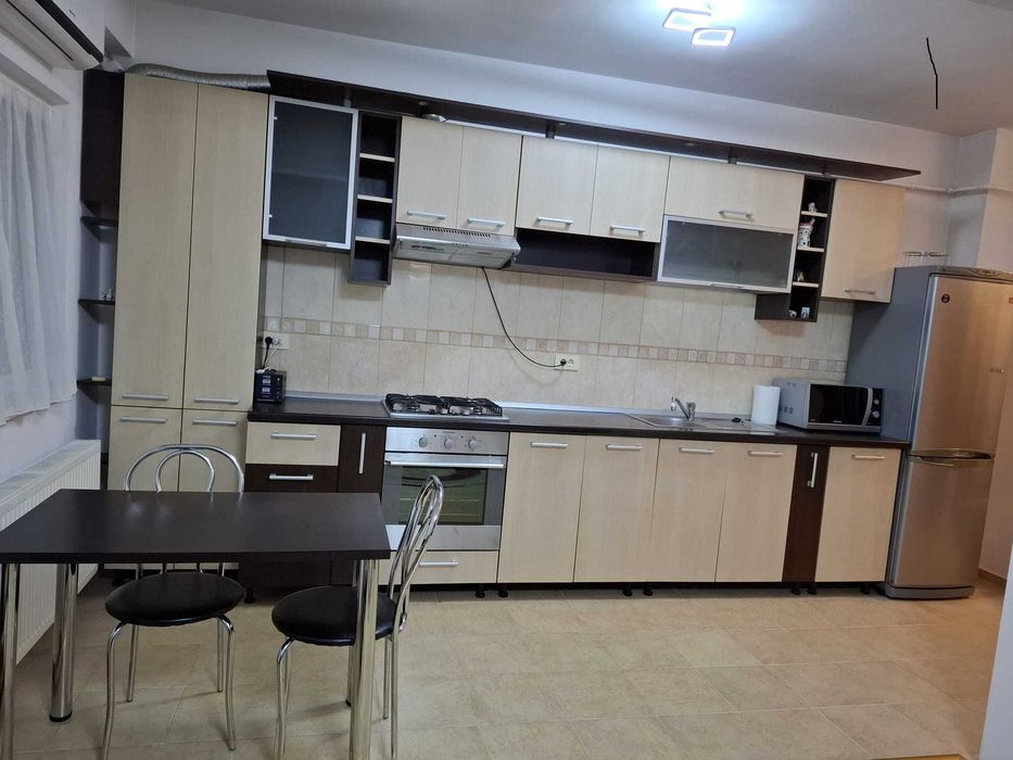 Inchiriez ap. 3 camere in M.R. (la intrarea in cartier din str. Osiei)