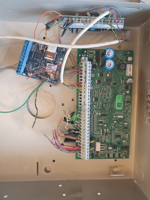 Centrala alarma DSC 8 zone 8 partitii PC 1864