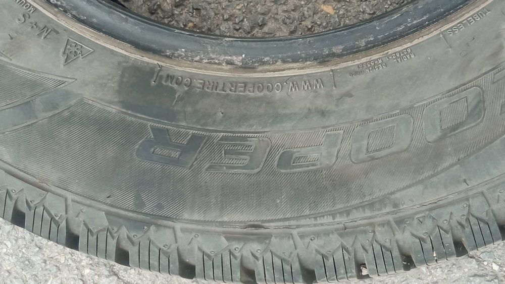 4 бр. зимни гуми COOPER weathermaster 215/70 R16