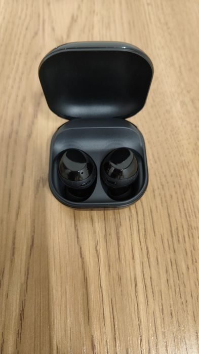 продам наушники Samsung galaxy buds core