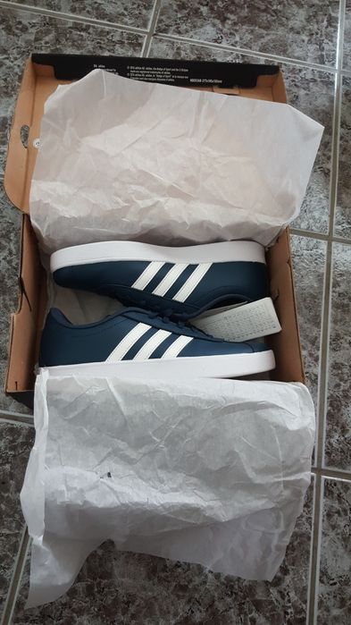 Маратонки Adidas и Puma