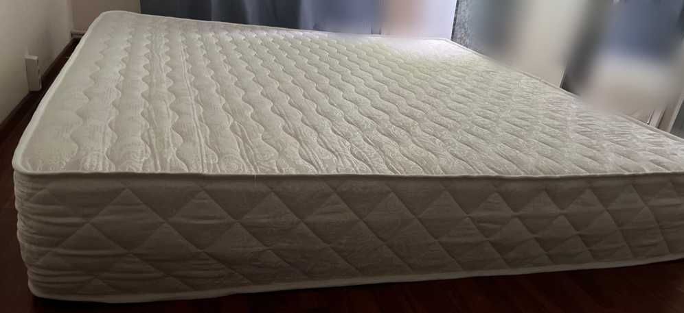 Продаю матрас 160 на 200 , высота 16