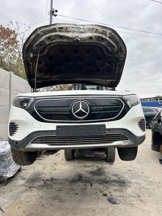 Far dreapta Mercedes EQB 2023