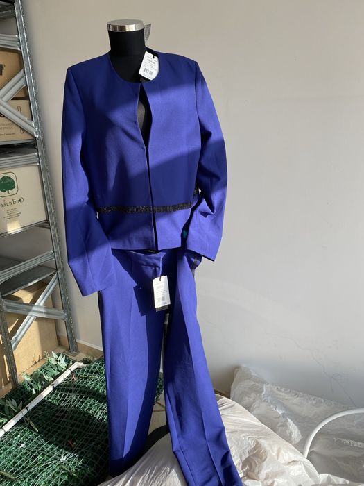 Дамски официален костюм