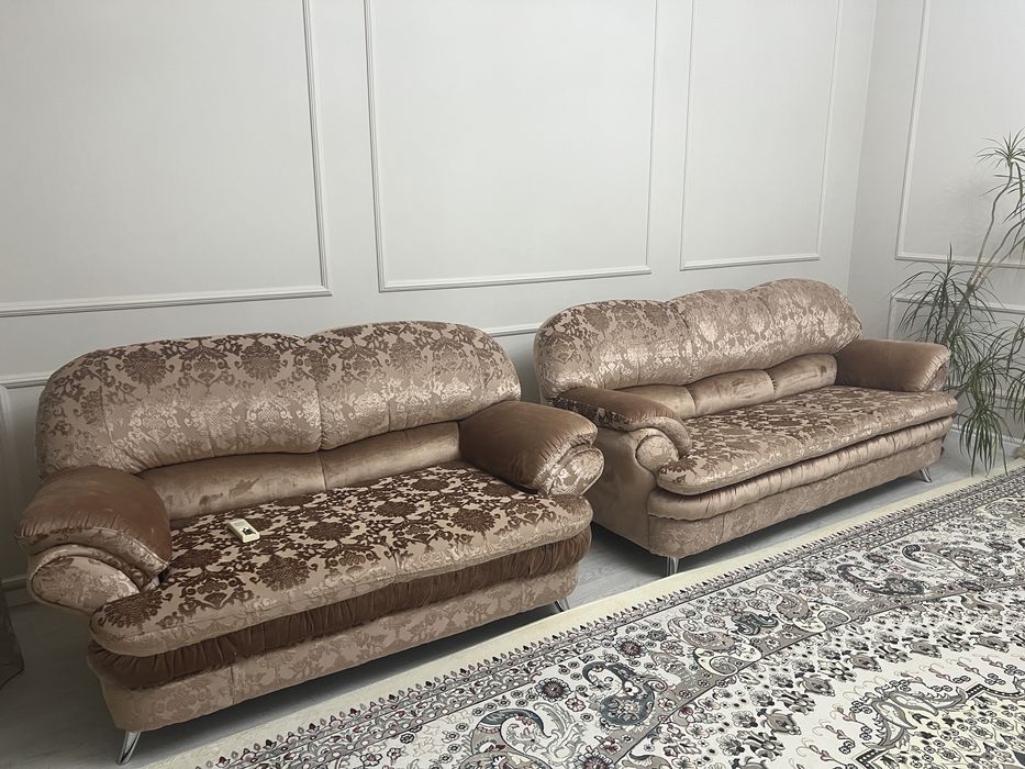 Продам диван с креслами
