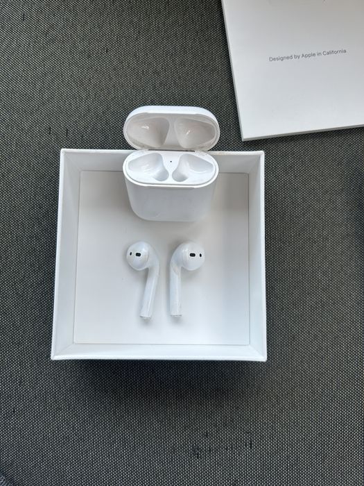 Airpods първа версия