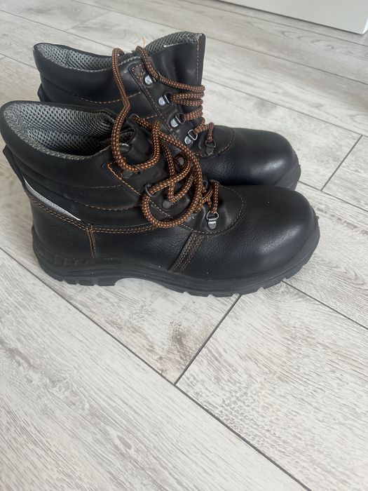 Ботинки утепленные