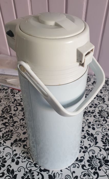 Termos 2  litri cu buton