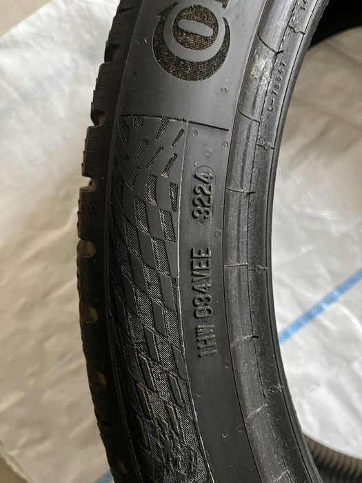 Cauciucuri de iarna Continental Winter Contact 8S 295/35 R21 ( V - XL)