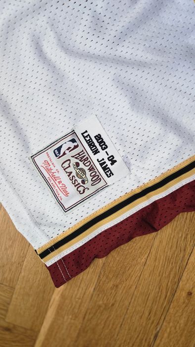 NBA баскетболен потник на LeBron James в Cleveland Cavaliers