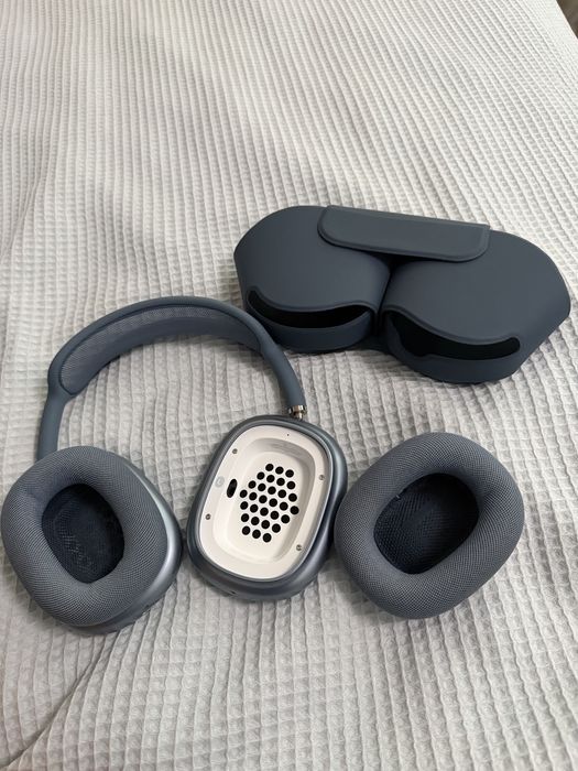AirPods Max (blue)