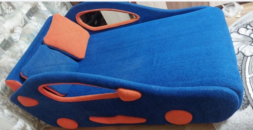 Продам  диван кравать машина