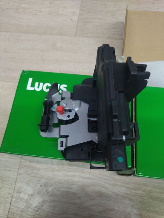 Замок на дверь Ауди а6с5