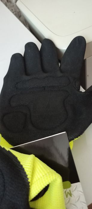 Защитные перчатки