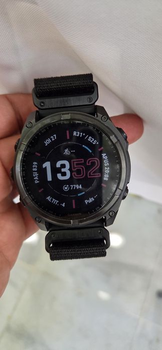 Garmin fenix 8 Solar Sapphire Titanium 51MM- garanție 01.27 ,primul proprietar