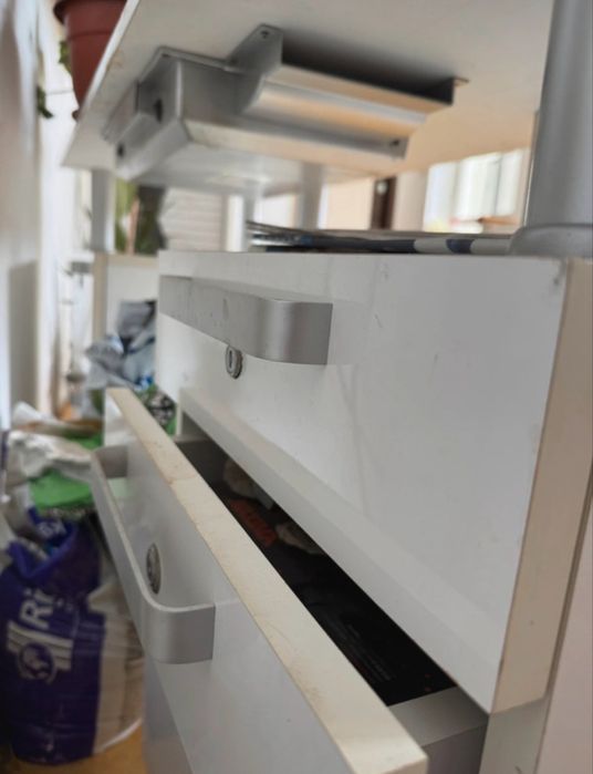 Birou cu aspirator pentru tehnician unghii