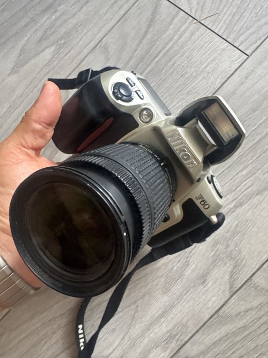 Aparat foto vechi cu film Nikon F60